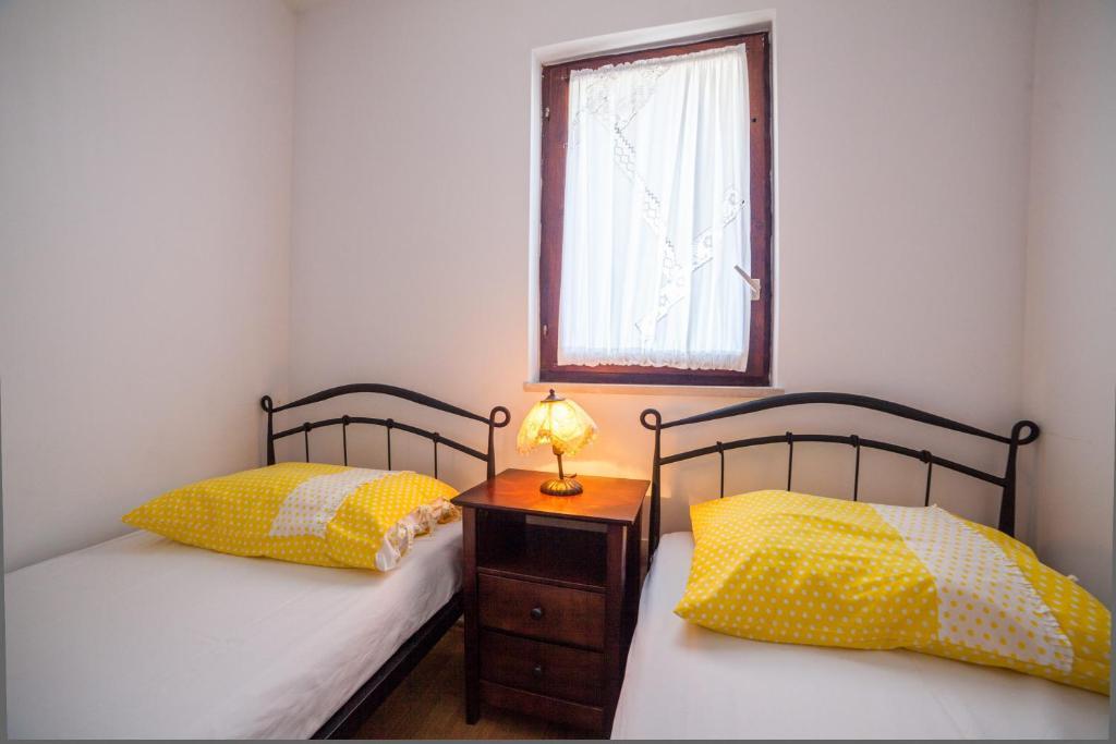 Apartments Dalmatinska Kuca Milna  Phòng bức ảnh